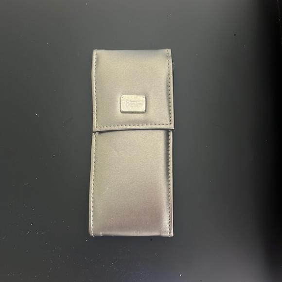 5 of 6 piece NEW NEVER USED makeup brush set by IT Cosmetics ! - Picture 3 of 3